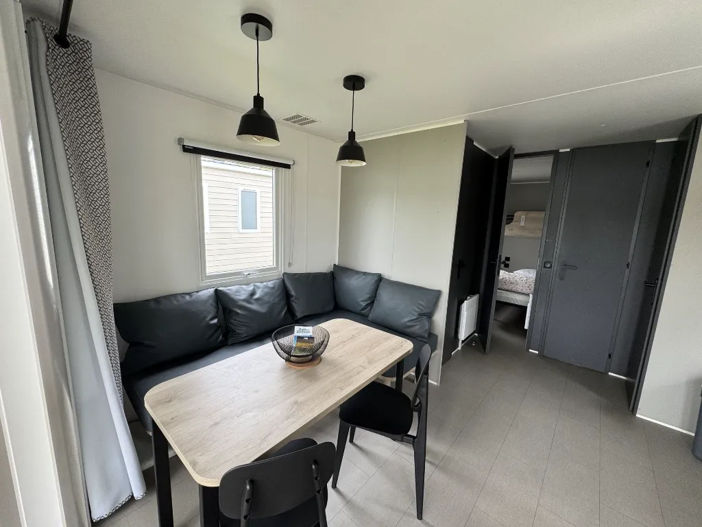 Salon Loggia Bay