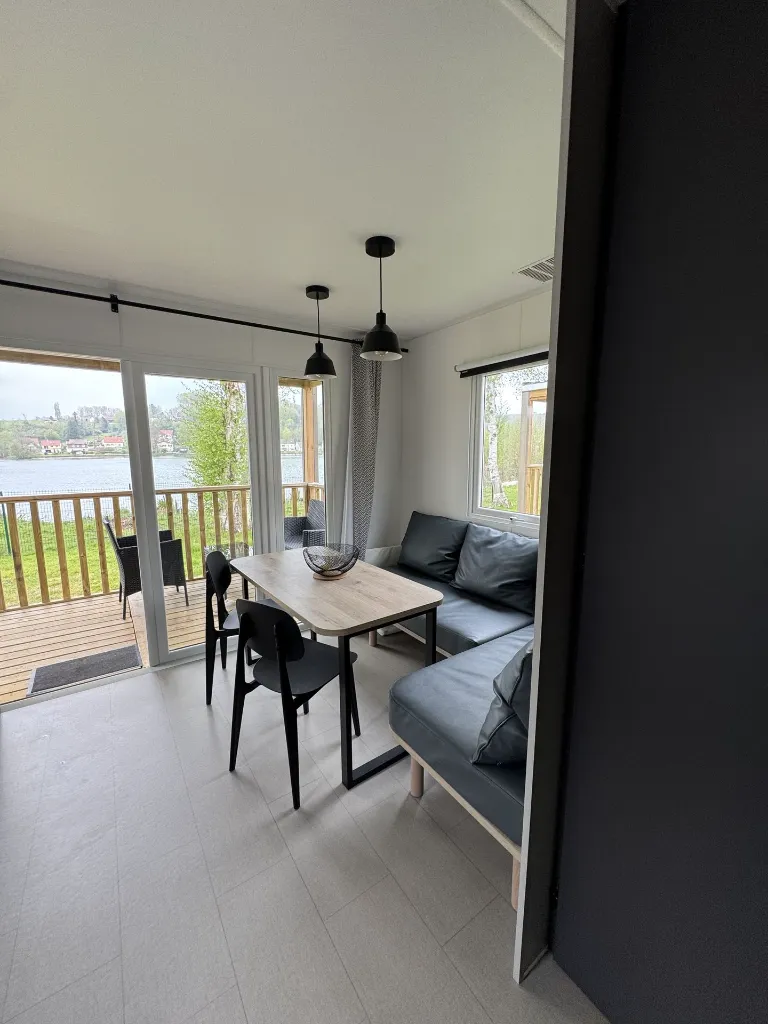 Salon Loggia Bay